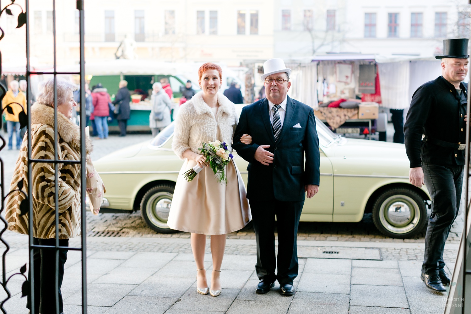 Braut und Brautvater vor der Trauung in Gera